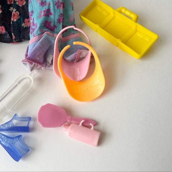 Barbie Travel Accessories - Picture 4 of 5